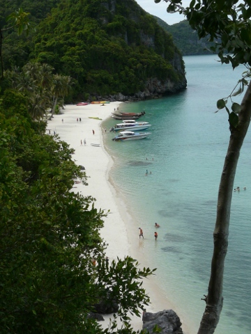 beach from trail to cave